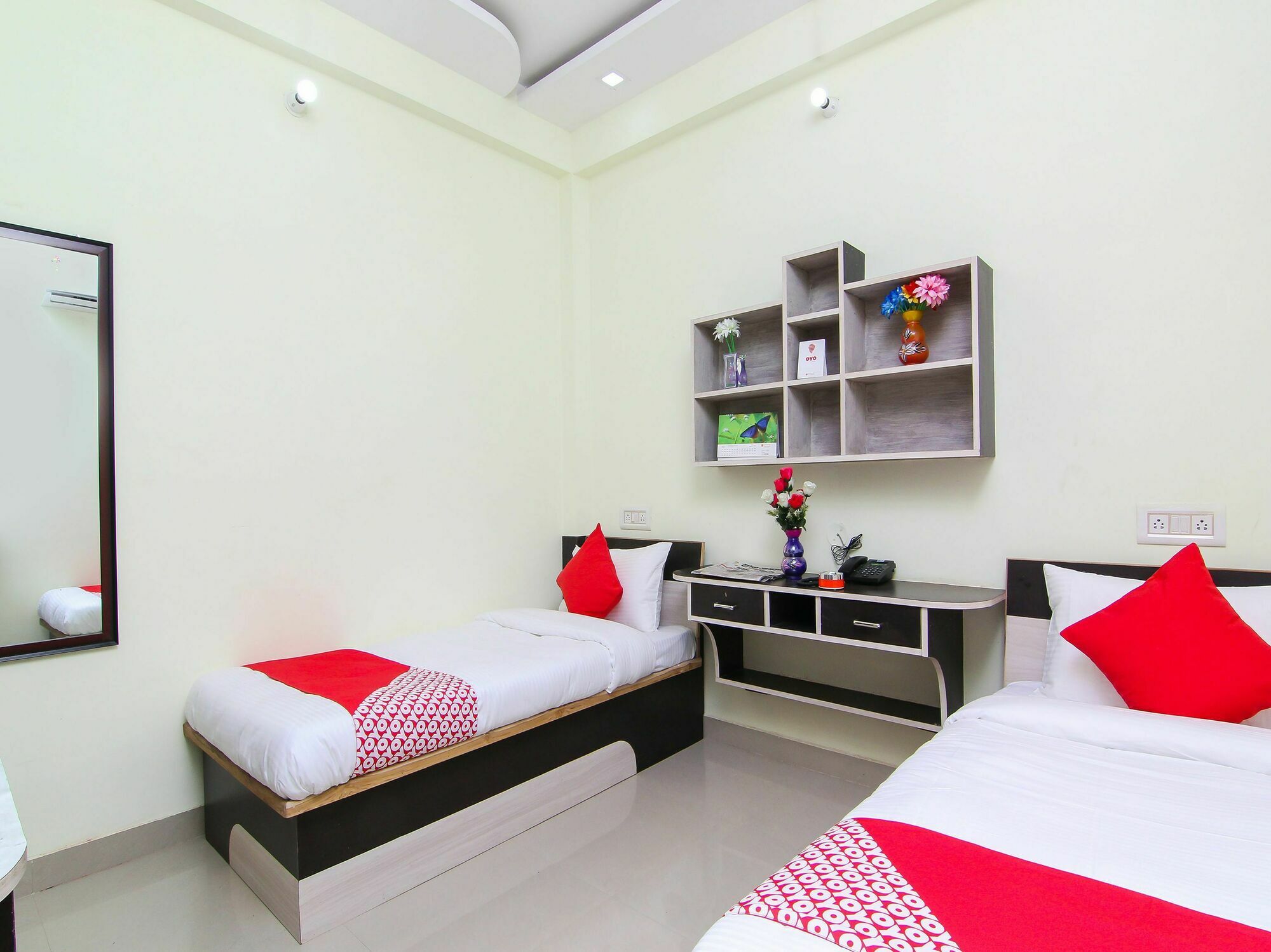 Oyo 12446 Shree Sai Guest House Allāhābād Junction Exteriör bild